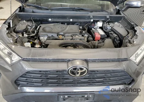 2019 Toyota Rav4 Xle z USA, uszkodzony, nr VIN 2T3P1RFV2KC054998